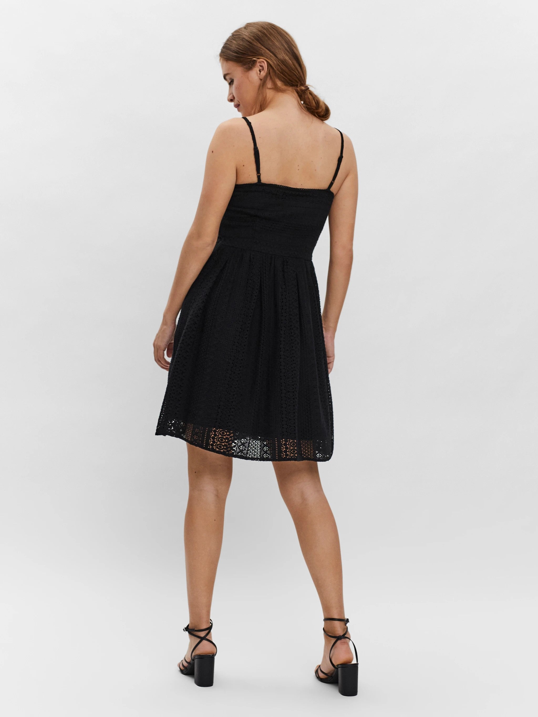 Vero Moda must kleit